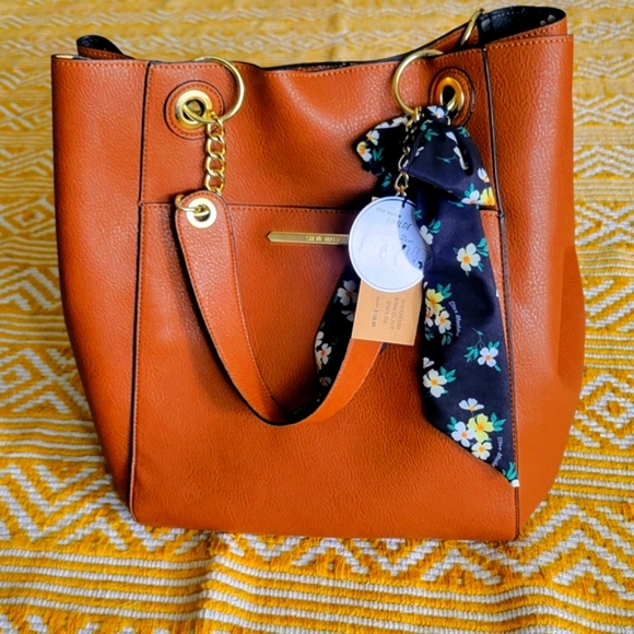 Steve Madden Large Tote - Picture 3 of 9